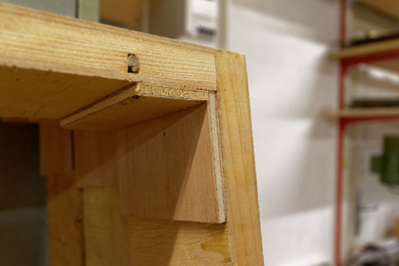 Segmente stapelbar
Für das kleinere ALU Profil, werden Holzplättchen in die Ecken geklebt.
